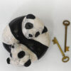 Embracing pandas The two of us - Pandas Nous Deux 1 - artiste Bennie - raku -