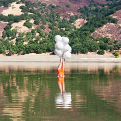 Wonderful Journey robe orange dress- Aurélia Faudot - photographe - détouré