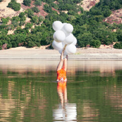 Wonderful Journey robe orange dress- Aurélia Faudot - photographe - zoom