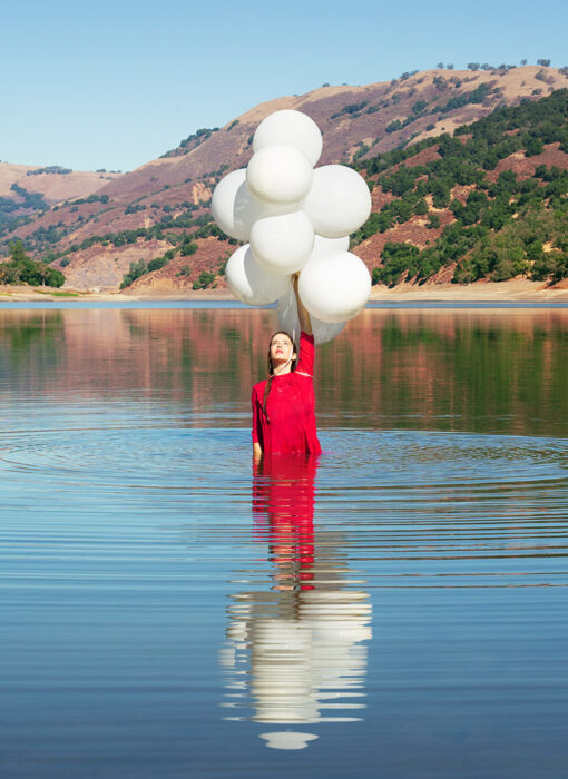 Wonderful Journey robe rouge red dress- Aurélia Faudot - photographe - zoom