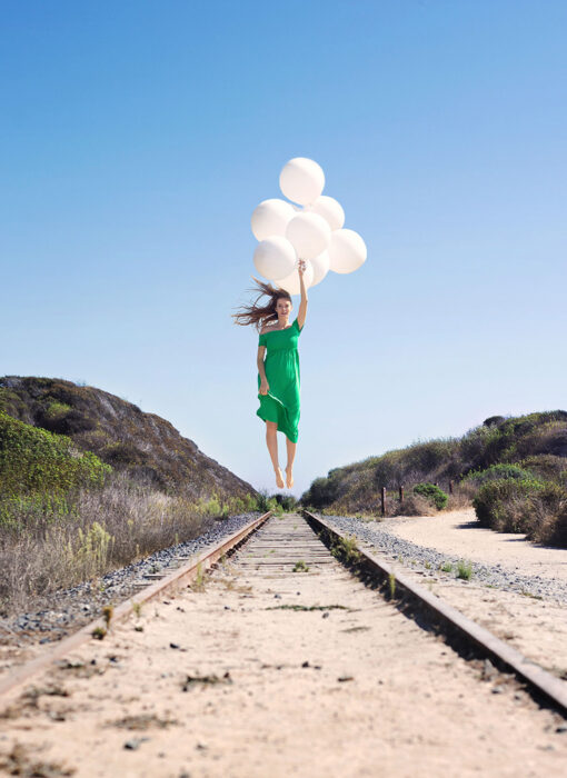 Wonderful Journey robe bleue blue dress- Aurélia Faudot - photographe - détouré