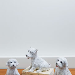 Chiot assis 3 - sitting puppy 3 ceramic - Bennie - céramique contemporaine - ensemble