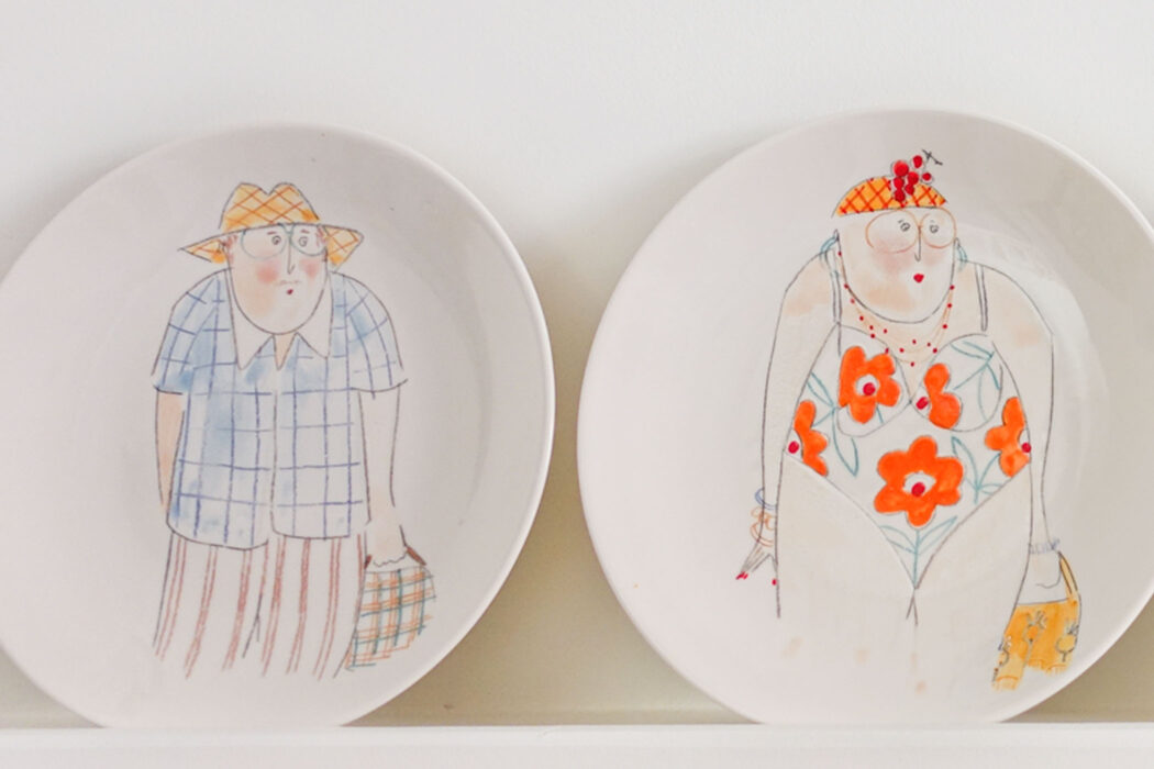 Lot 4 assiettes 3 - Set of 4 bathers' plates 3 - Colombo - céramique - détail