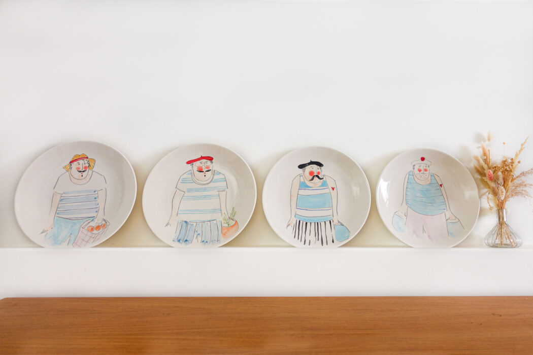 Lot 4 assiettes 4 - Set of 4 bathers' plates 4 -Colombo - céramique - mise en situation