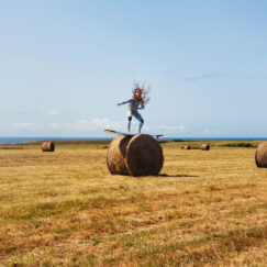 Surfeur sur meule - Grindstone Surfer - Aurélia Faudot - photographie - détouré